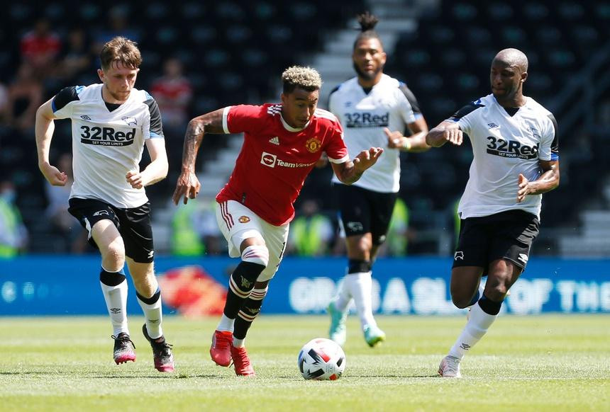 Lingard chơi năng nổ trước Derby