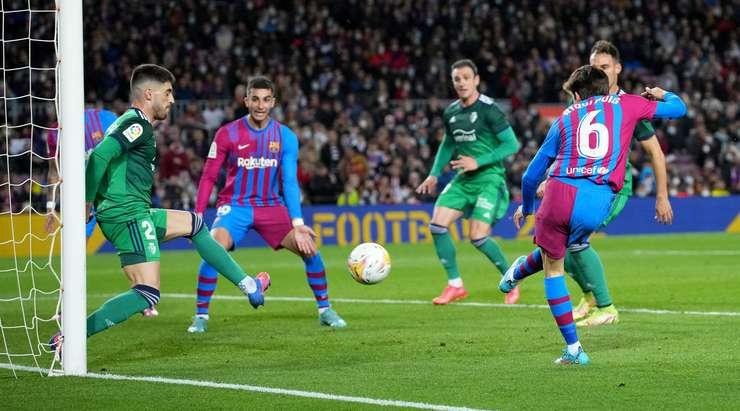 Puig ghi bàn ấn định tỷ số 4-0 cho Barca
