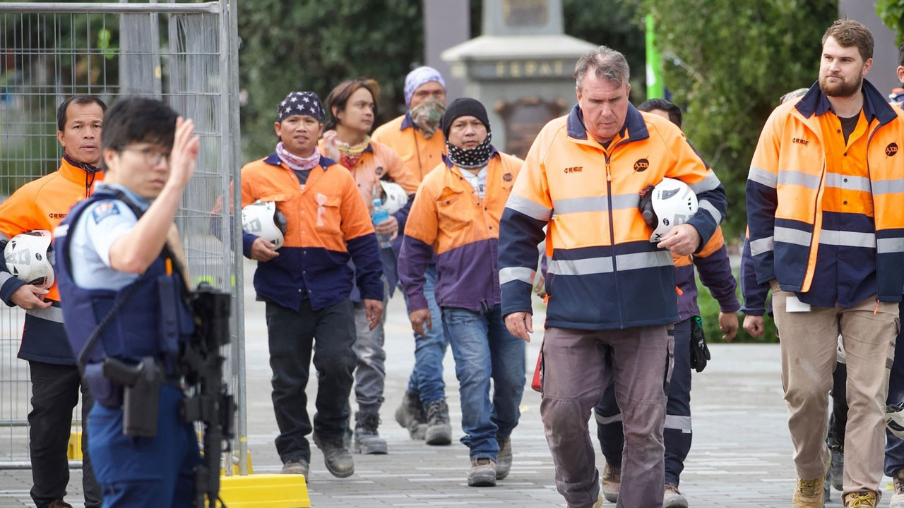 Các nhân chứng gần vụ xả súng được đưa về nhà Các nhân chứng gần vụ xả súng được đưa về nhà