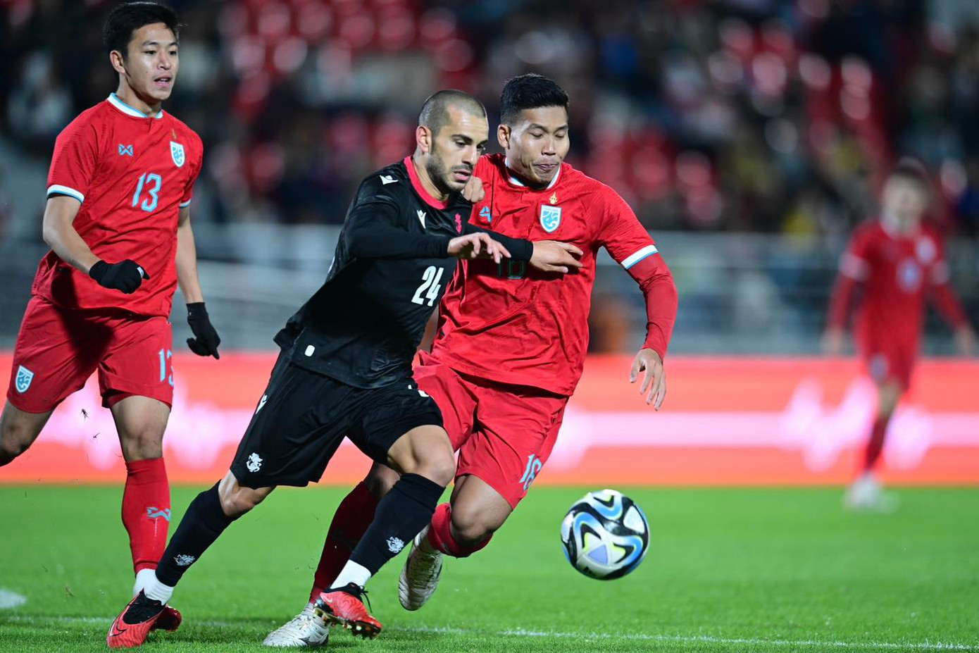 Thái Lan gần như phải chịu trận trước Georgia