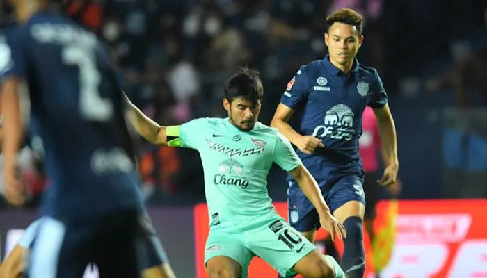 Bunmathan đang khoác áo Buriram sau khi hết hợp đồng với Yokohama Marinos Bunmathan đang khoác áo Buriram sau khi hết hợp đồng với Yokohama Marinos