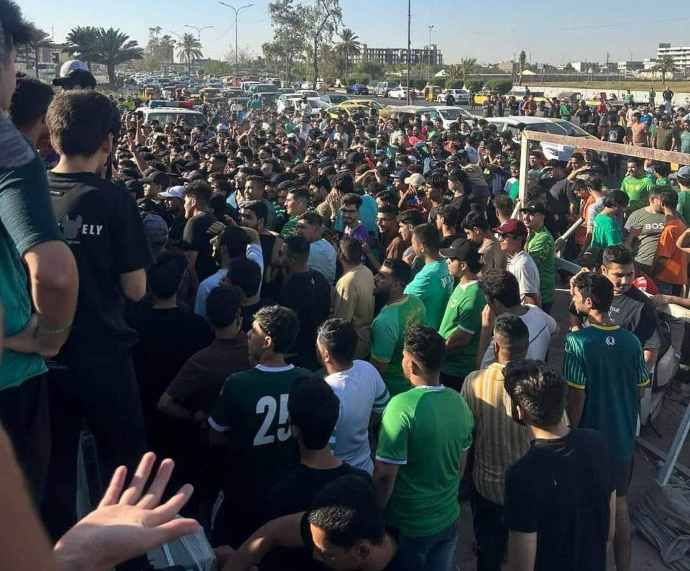 Quang cảnh một buổi bán vé trận Al Shorta vs Al Nassr Quang cảnh một buổi bán vé trận Al Shorta vs Al Nassr