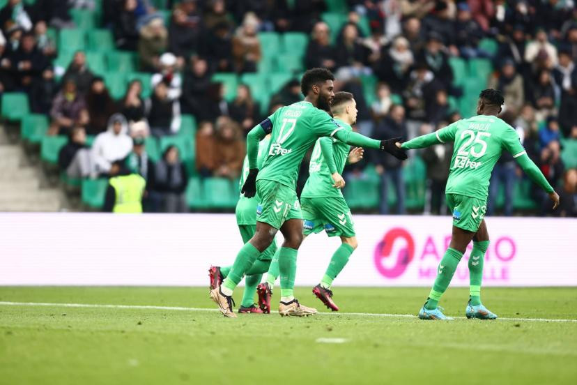 Saint-Etienne ghi 2 bàn khá dễ dàng Saint-Etienne ghi 2 bàn khá dễ dàng