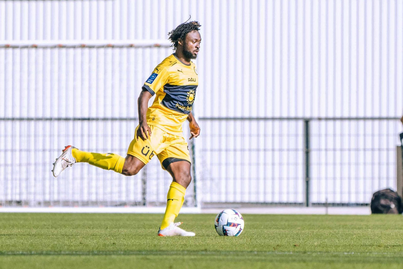 Trong mắt HLV Tholot, Kouassi vẫn đá ổn