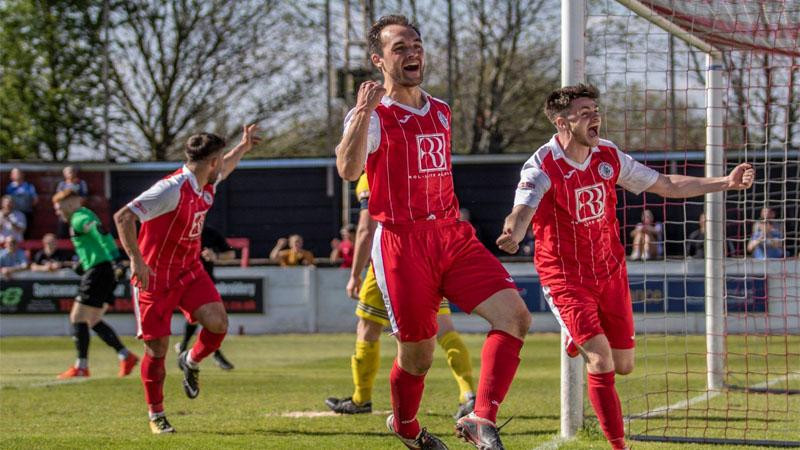 Ashton United là CLB vô danh đang thi đấu ở giải dành cho các CLB nghiệp dư và bán chuyên tại Anh