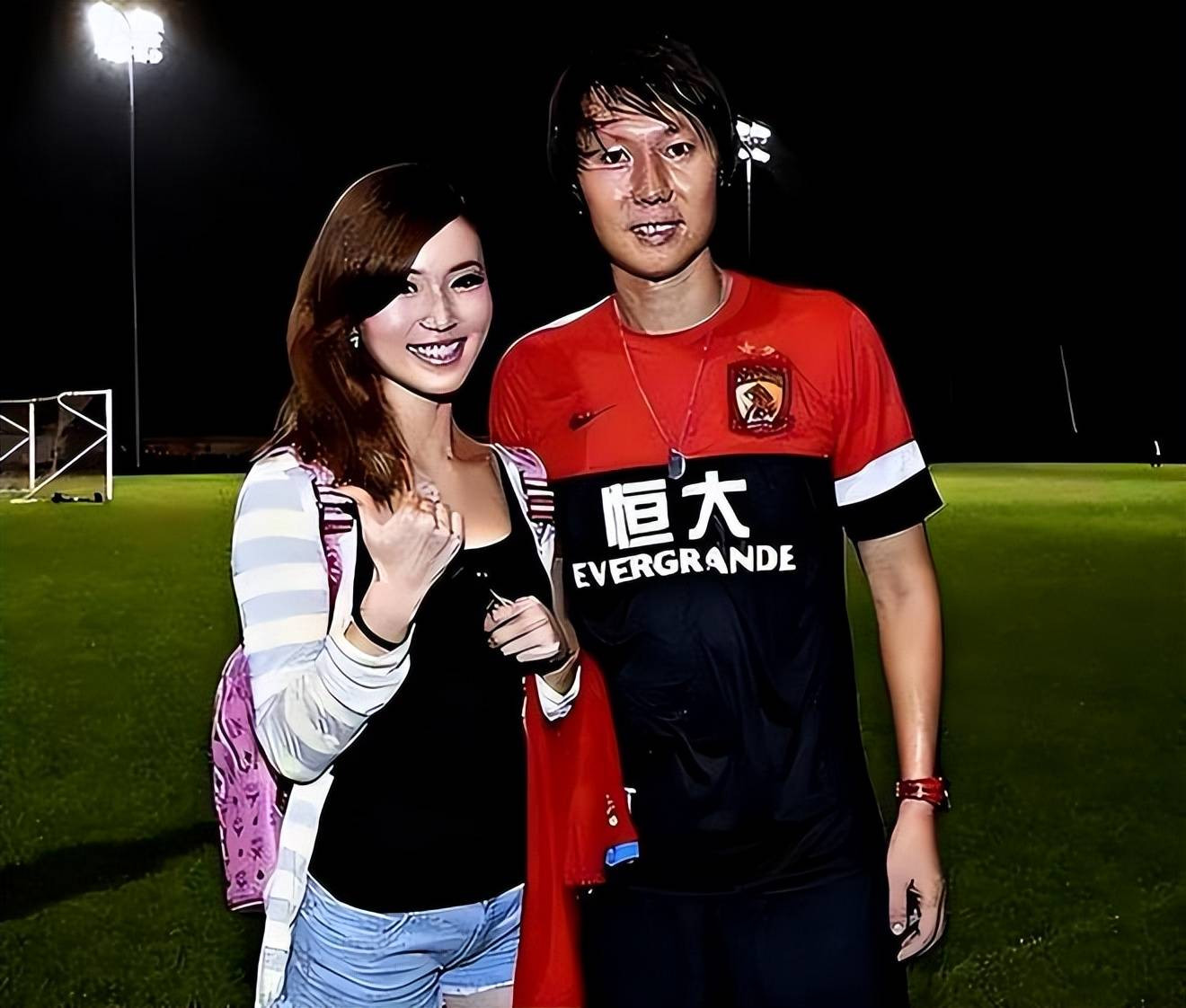 Li Tie và cô vợ Long Fei Li Tie và cô vợ Long Fei