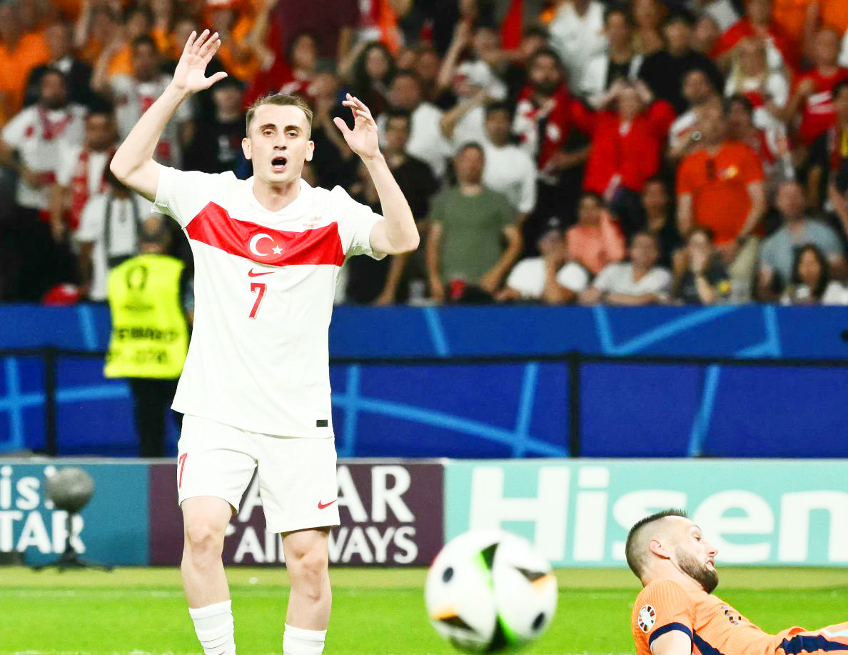 Bart Verbruggen tỏa sáng, Hà Lan vượt ải Thổ Nhĩ Kỳ vào bán kết ảnh 27 Bart Verbruggen tỏa sáng, Hà Lan vượt ải Thổ Nhĩ Kỳ vào bán kết ảnh 27