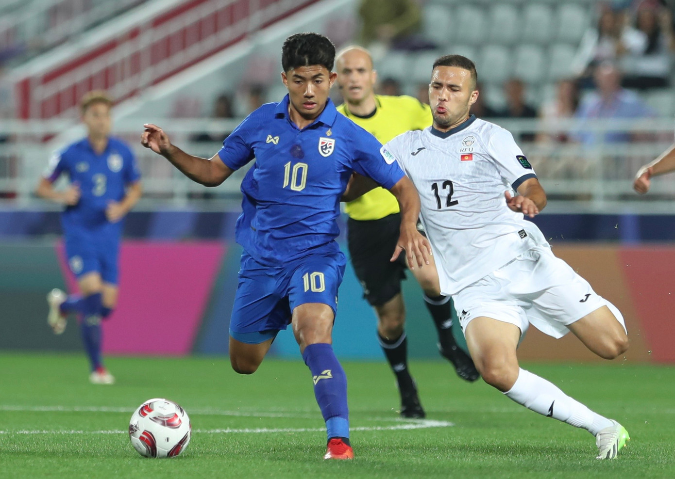 Thái Lan khó thu xếp đá giao hữu với các đội Tây Á