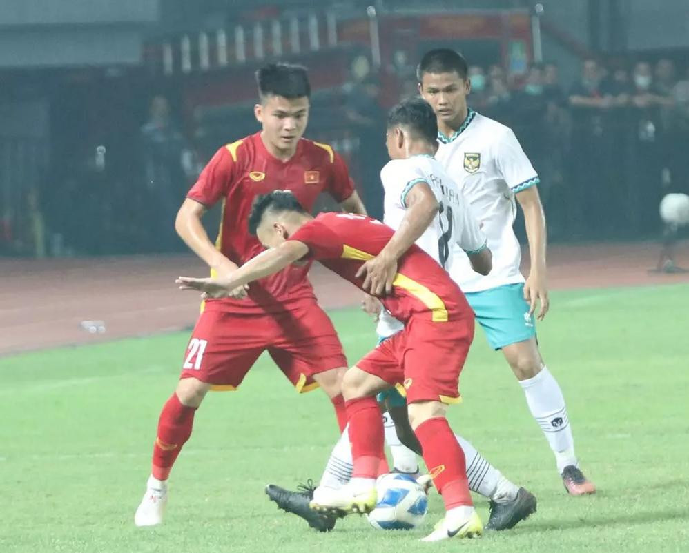 U19 Indonesia và U19 Việt Nam đã hòa nhau 0-0 tại giải U19 ĐNÁ U19 Indonesia và U19 Việt Nam đã hòa nhau 0-0 tại giải U19 ĐNÁ