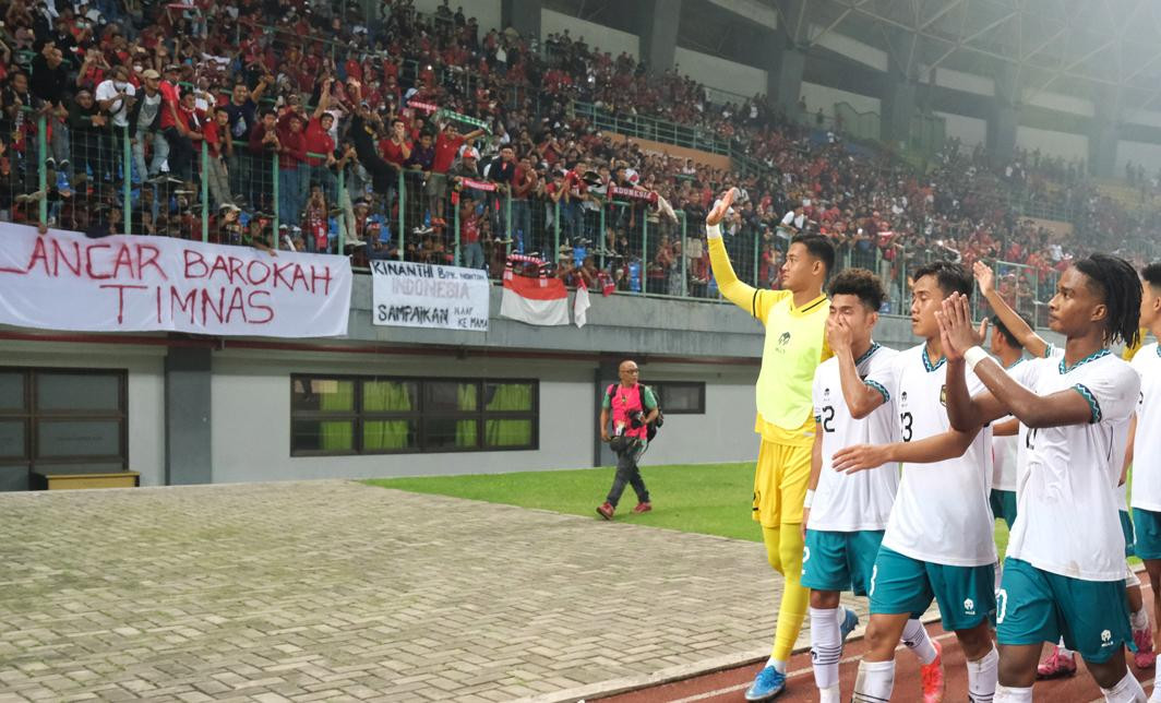 Các khán đài tại giải U19 Đông Nam Á luôn phủ đầy khán giả mỗi khi Indonesia thi đấu Các khán đài tại giải U19 Đông Nam Á luôn phủ đầy khán giả mỗi khi Indonesia thi đấu