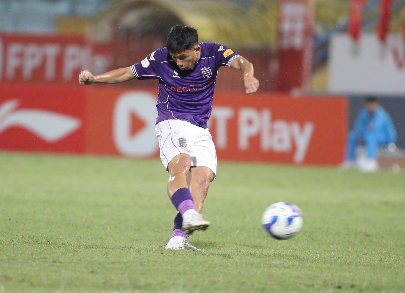 Đánh bại Bình Dương, Thể Công Viettel chiếm ngôi đầu LPBank V-League ảnh 4