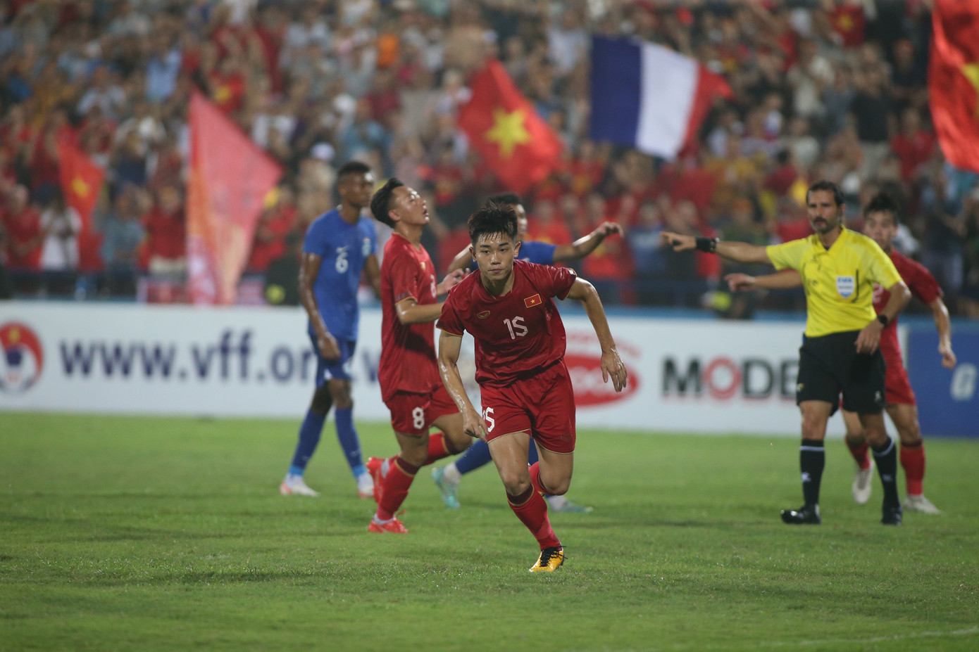 Hàng công lỡ cơ hội, hàng thủ mắc sai sót khiến U23 Việt Nam chia điểm với U23 Singapore ảnh 14 Hàng công lỡ cơ hội, hàng thủ mắc sai sót khiến U23 Việt Nam chia điểm với U23 Singapore ảnh 14