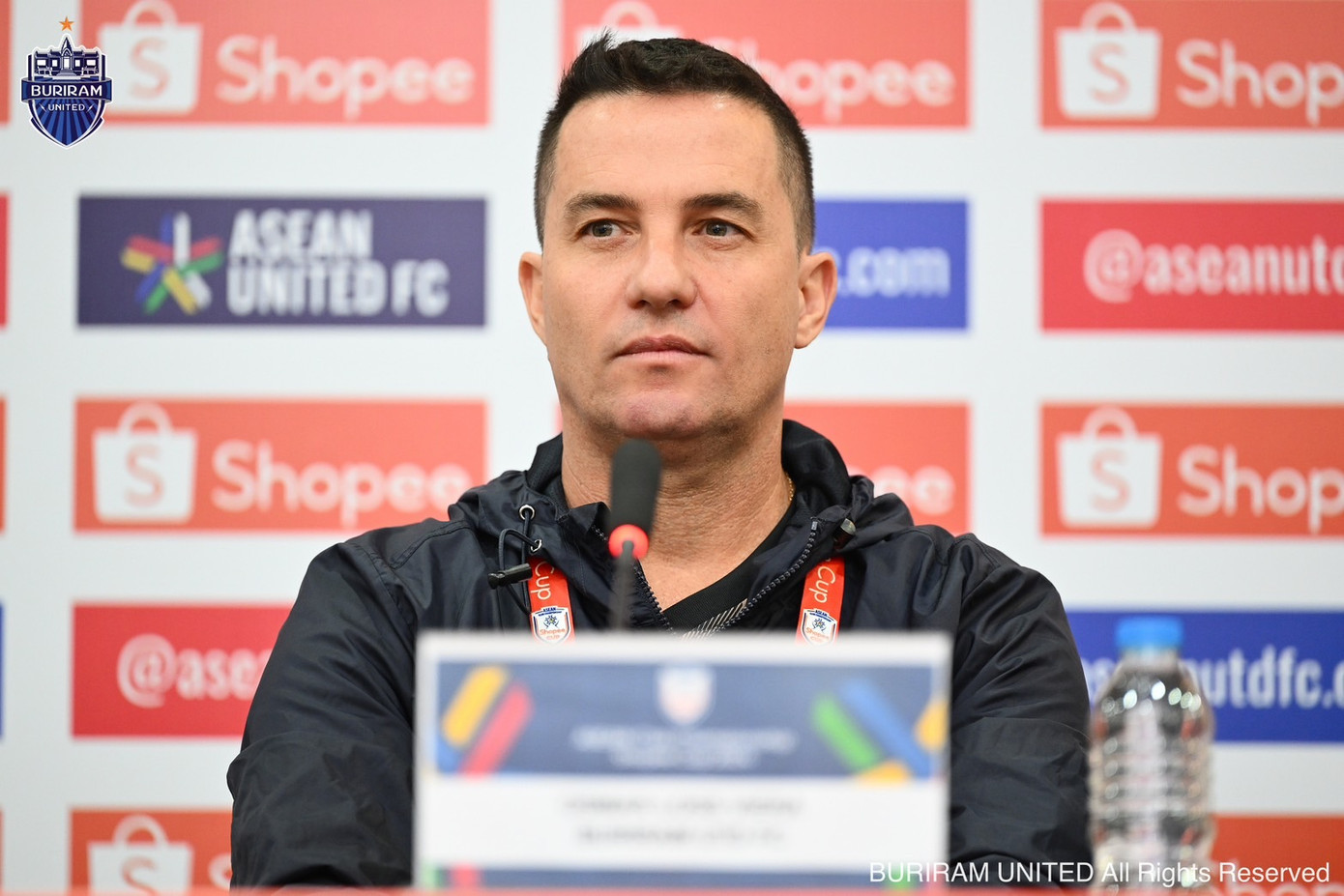 Theo HLV Osmar, Buriram đã thua vì sân trơn bóng ướt