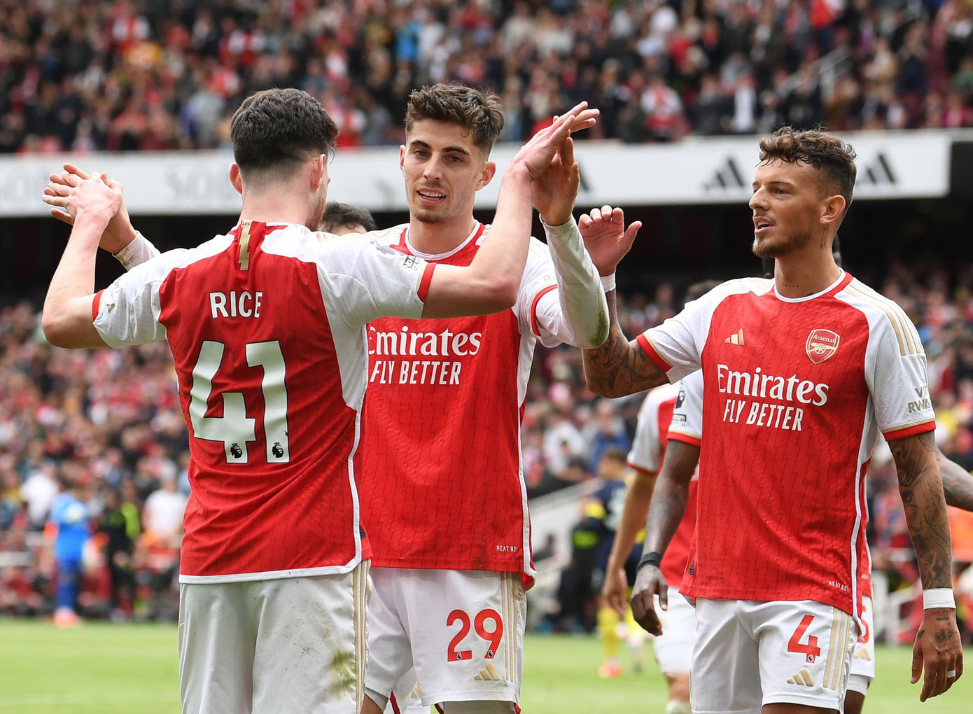 Giành chiến thắng trước Everton 2-1, Arsenal vẫn ngậm ngùi nhìn Man City nâng cúp vô địch ảnh 25 Giành chiến thắng trước Everton 2-1, Arsenal vẫn ngậm ngùi nhìn Man City nâng cúp vô địch ảnh 25