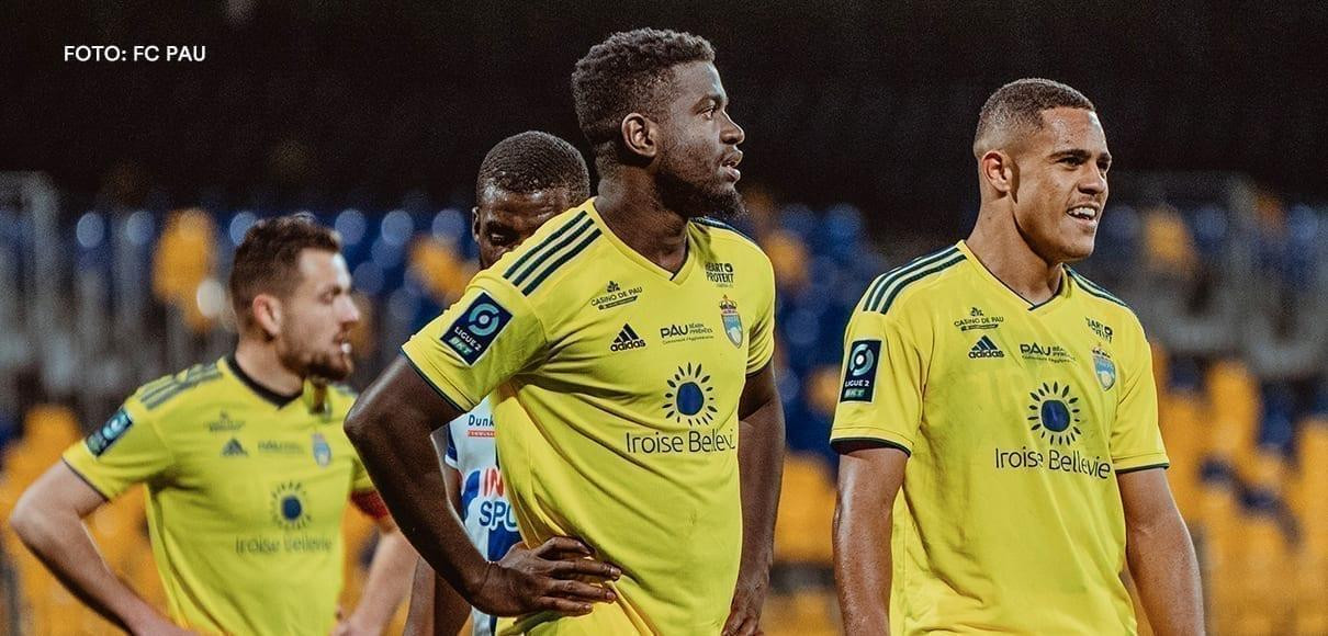 Mayron George (giữa) từng ghi 7 bàn sau 14 trận khoác áo Pau FC và anh vừa trở lại CLB này