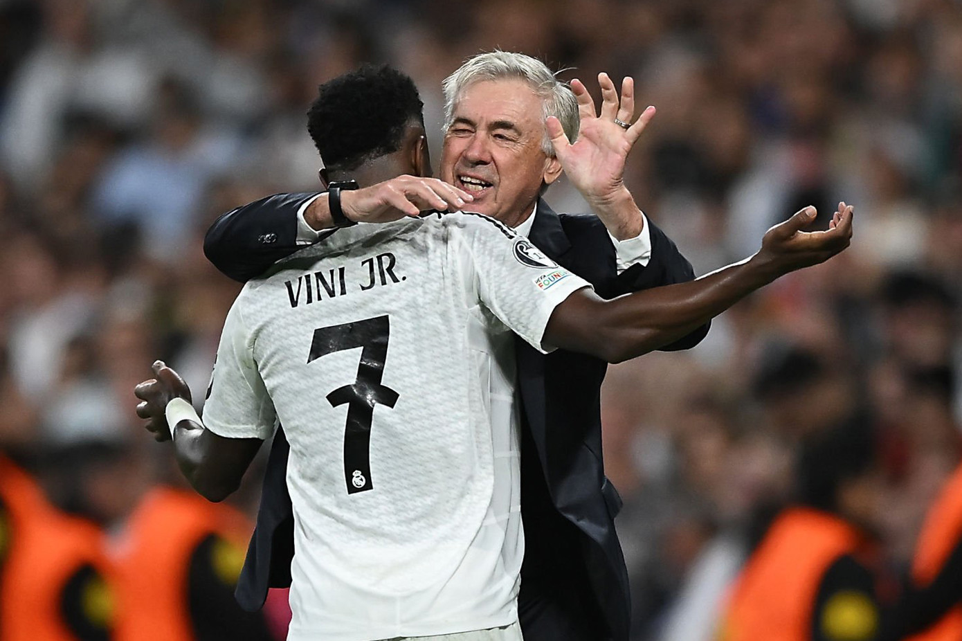 Sau HLV Ancelotti, Modric cũng chia tay Real