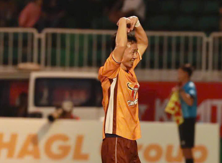 Ngọc Quang là người ghi bàn duy nhất của trận đấu Ngọc Quang là người ghi bàn duy nhất của trận đấu