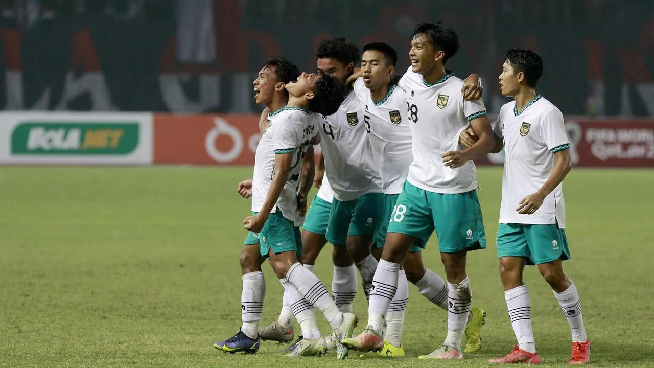 Indonesia vùi dập Myanmar 5-1 nhưng vô nghĩa khi Việt Nam đã hòa Thái Lan 1-1
