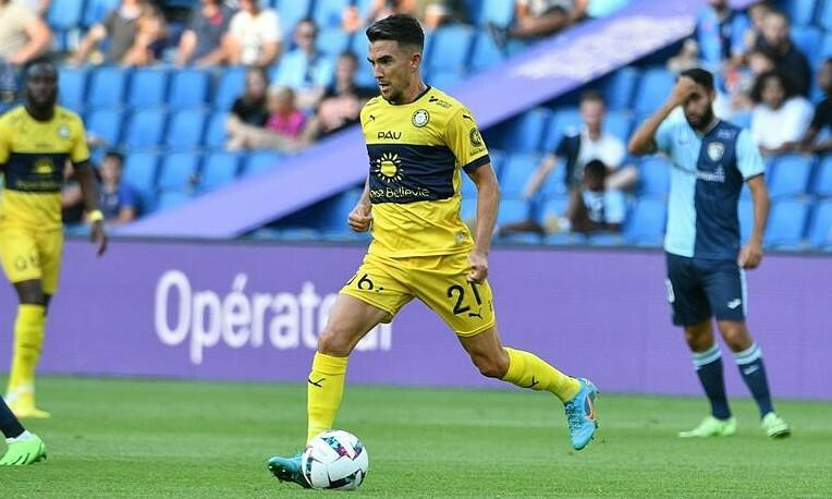 Beusnard là người ghi bàn mang về 1 điểm cho Pau