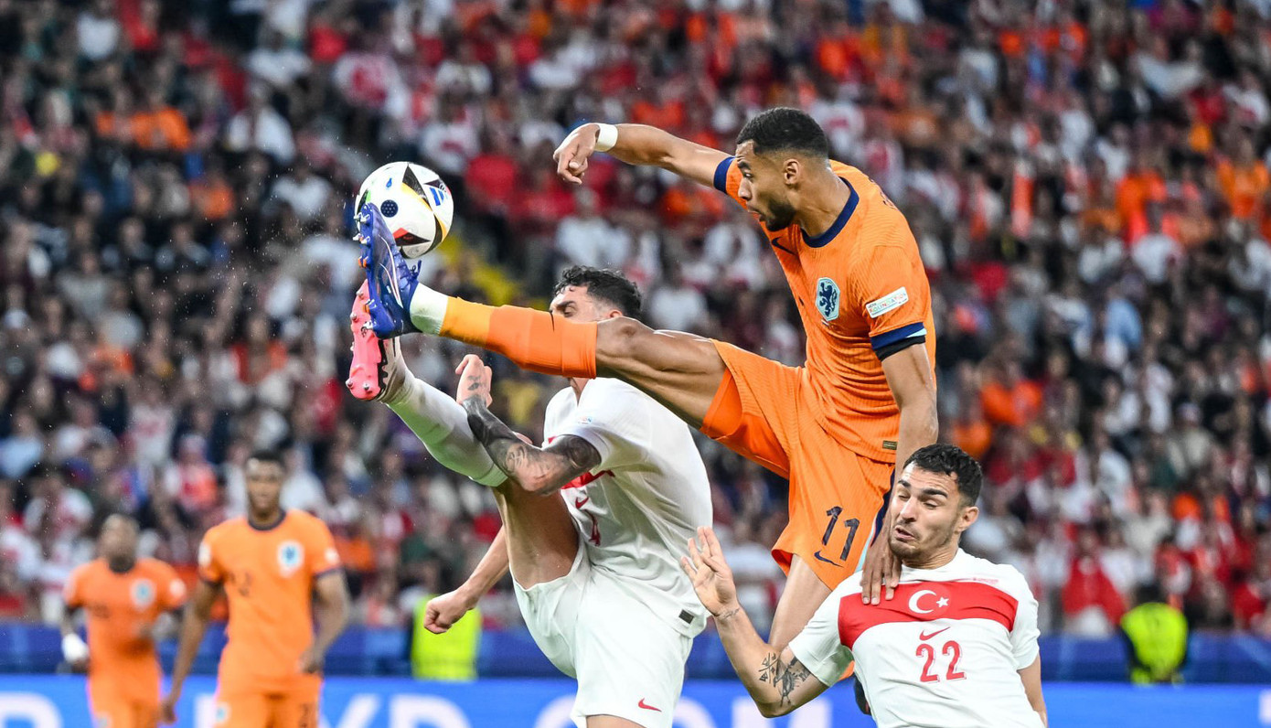 Bart Verbruggen tỏa sáng, Hà Lan vượt ải Thổ Nhĩ Kỳ vào bán kết ảnh 8 Bart Verbruggen tỏa sáng, Hà Lan vượt ải Thổ Nhĩ Kỳ vào bán kết ảnh 8