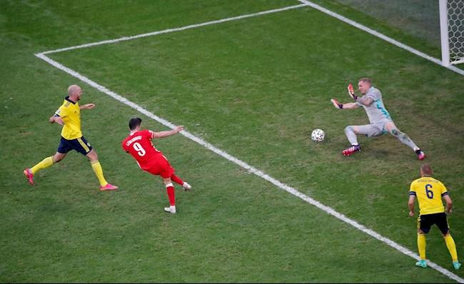 Lewandowski từng ghi bàn vào lưới Thụy Điển
