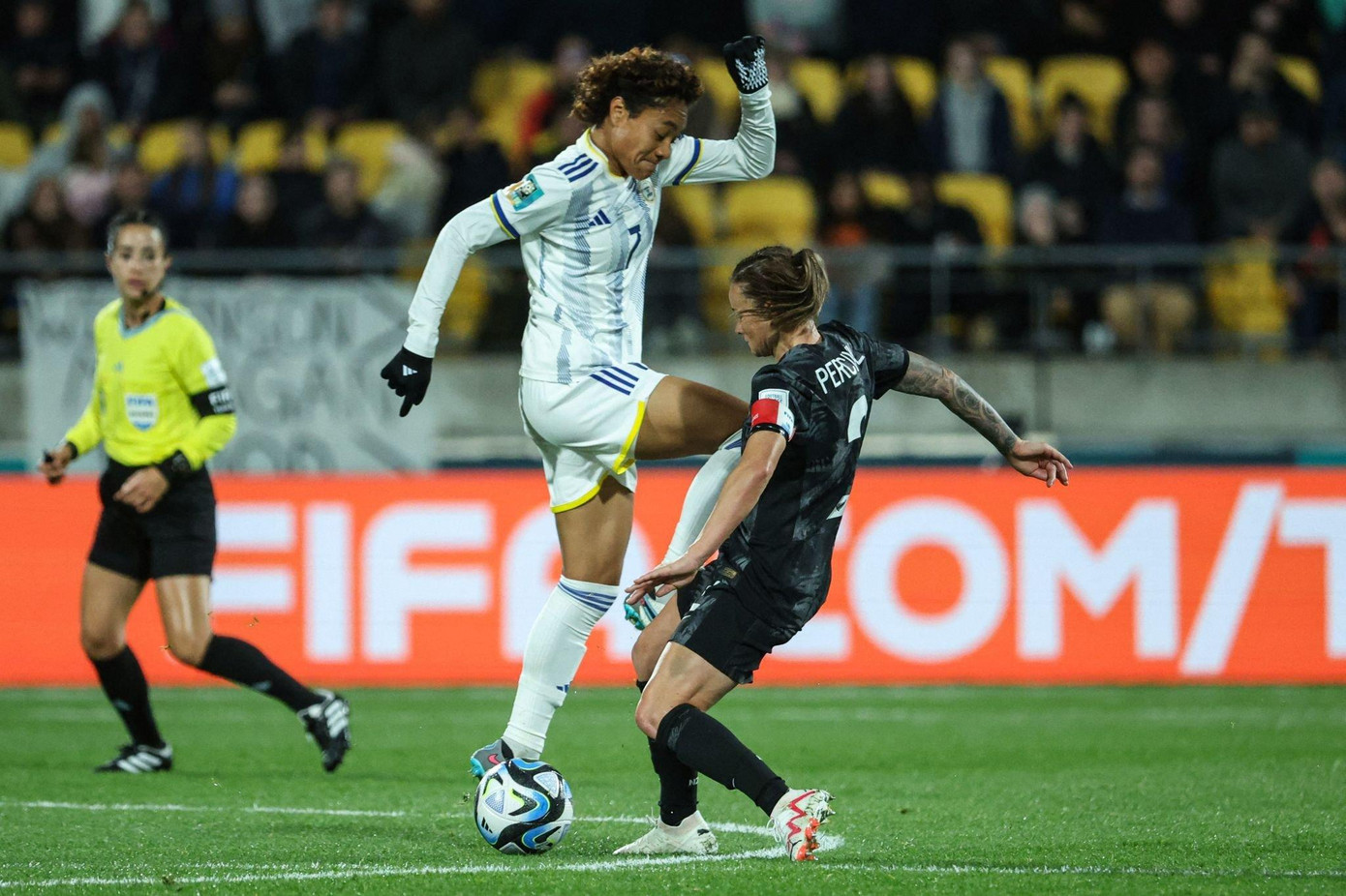 New Zealand đang thất thế ở cuộc đua vào vòng 1/8