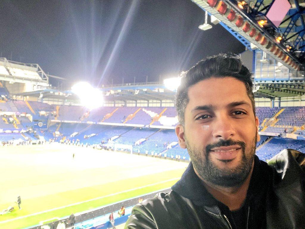 Mohamed Alkhereiji "check in" tại Stamford Bridge Mohamed Alkhereiji "check in" tại Stamford Bridge