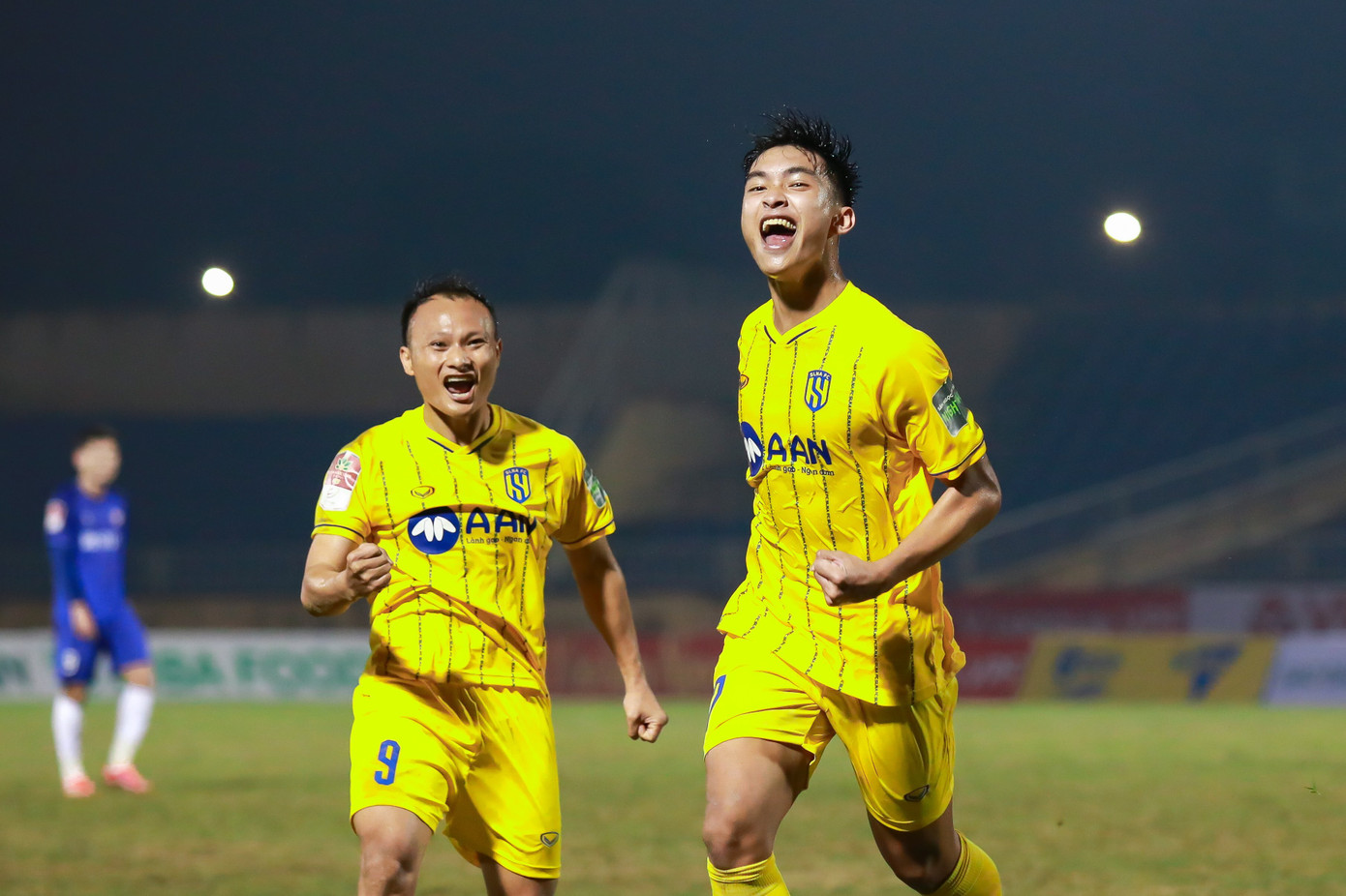 SLNA thắng ngoạn mục để trụ hạng thần kỳ SLNA thắng ngoạn mục để trụ hạng thần kỳ