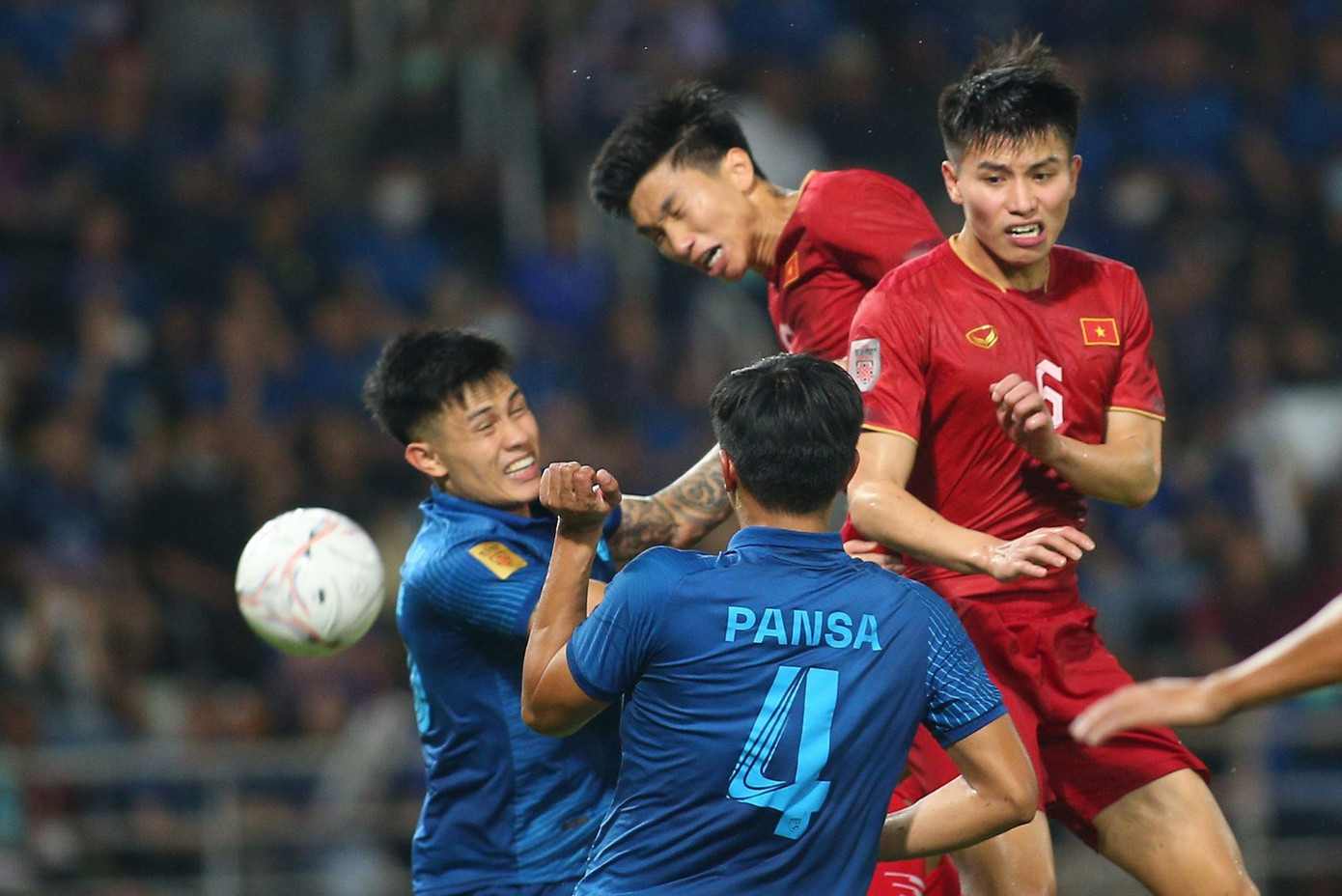 ĐT Việt Nam tiếp tục sa sút trong khi Thái Lan đang bứt phá mạnh mẽ ĐT Việt Nam tiếp tục sa sút trong khi Thái Lan đang bứt phá mạnh mẽ