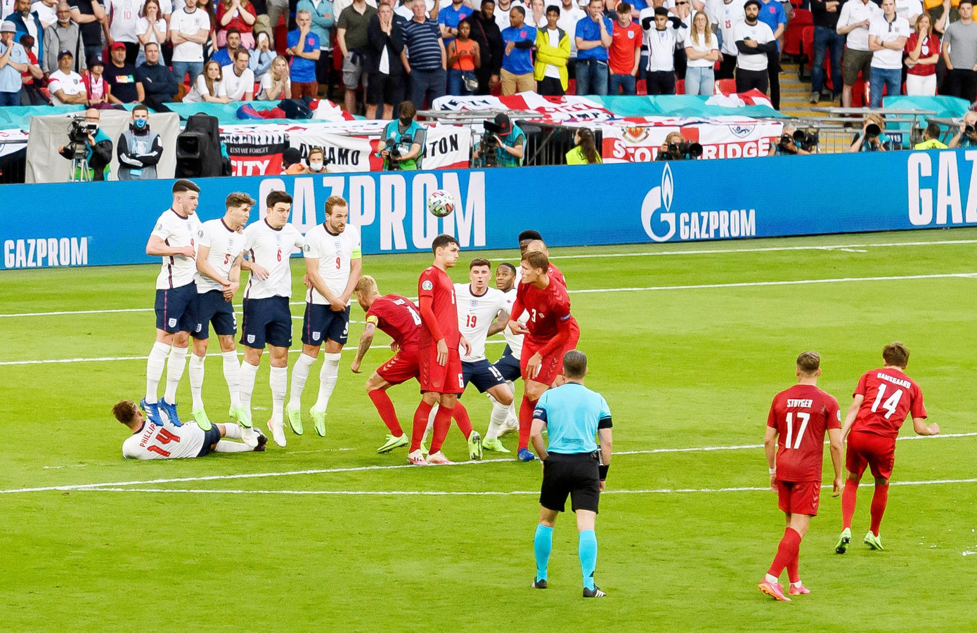 Kjaer và Christensen đã chen vào làm khuất tầm nhìn của thủ thành Pickford Kjaer và Christensen đã chen vào làm khuất tầm nhìn của thủ thành Pickford