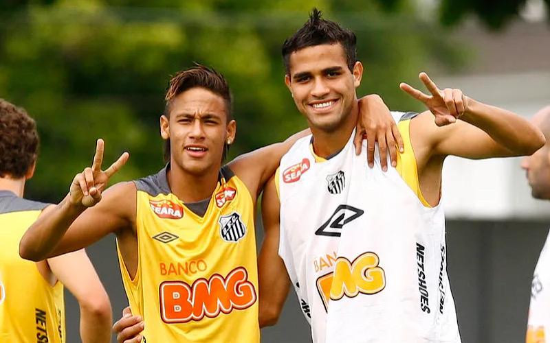 Kardec thời còn là đồng đội của Neymar tại Santos Kardec thời còn là đồng đội của Neymar tại Santos