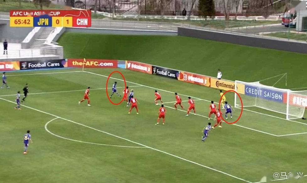 Trong bàn gỡ hòa 1-1 của Nhật Bản, dường như cầu thủ dứt điểm đã việt vị