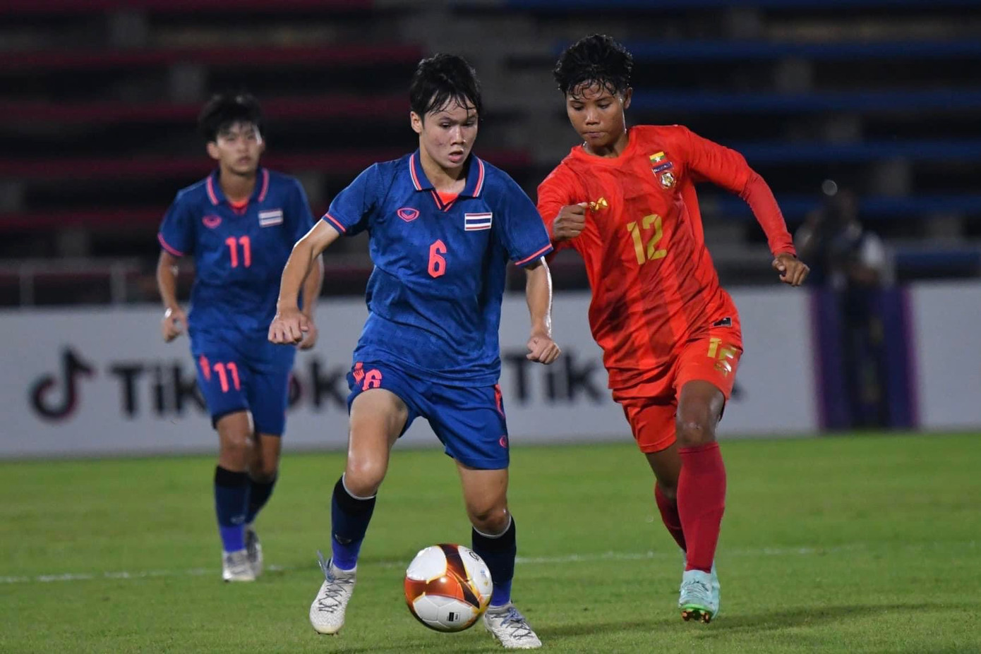Ngược dòng đánh bại Thái Lan 4-2, tuyển nữ Myanmar hẹn Việt Nam ở chung kết ảnh 12 Ngược dòng đánh bại Thái Lan 4-2, tuyển nữ Myanmar hẹn Việt Nam ở chung kết ảnh 12