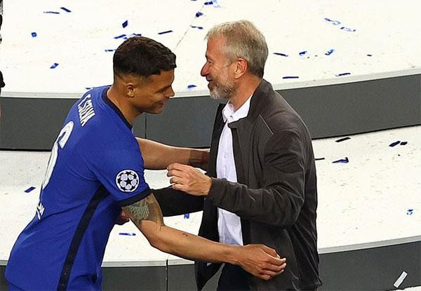 Bên cạnh thành công trên sân cỏ của Chelsea, Abramovich còn gặt hái thành công ở thương trường Bên cạnh thành công trên sân cỏ của Chelsea, Abramovich còn gặt hái thành công ở thương trường