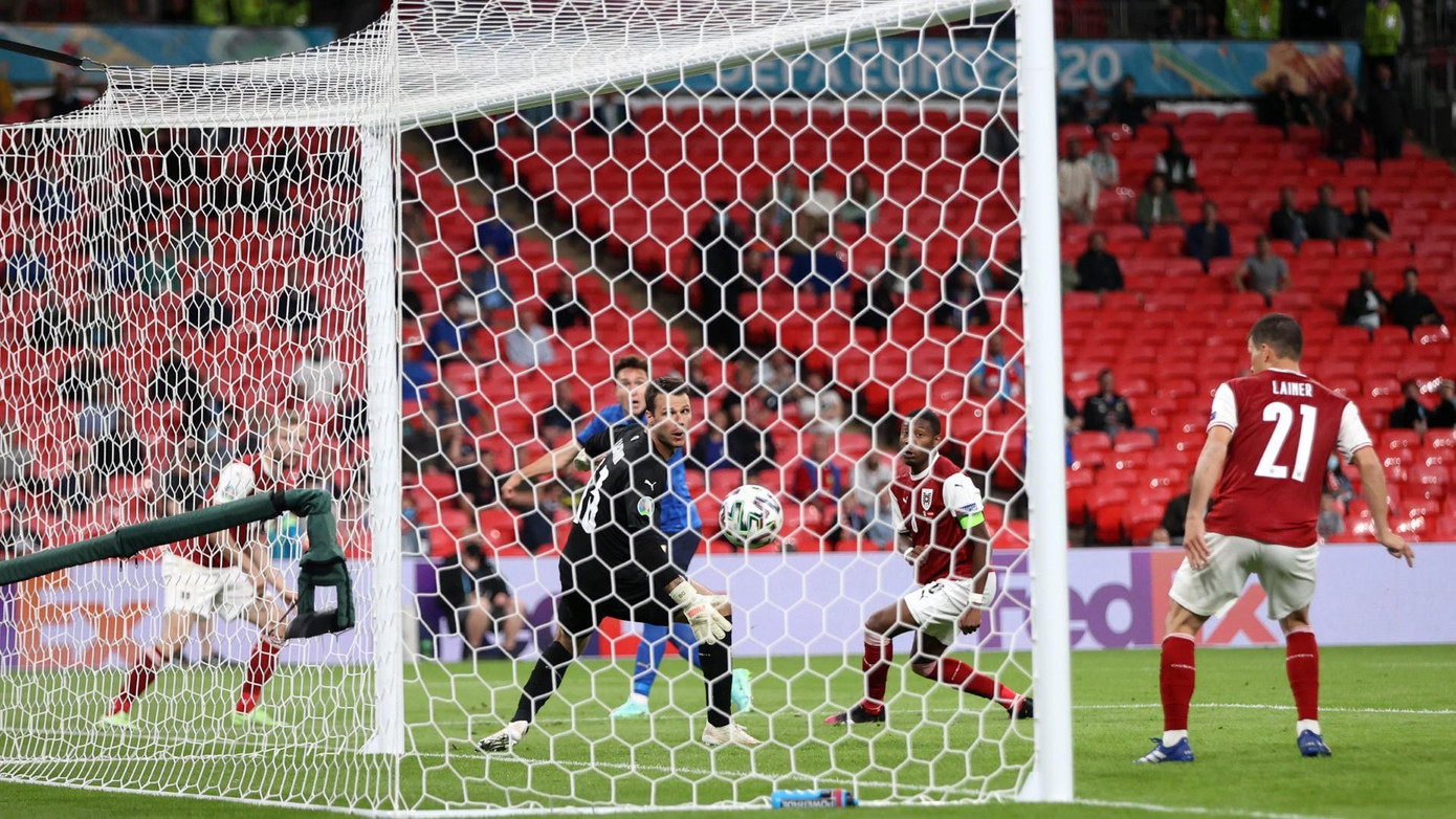 Chiesa mở tỷ số cho Italia