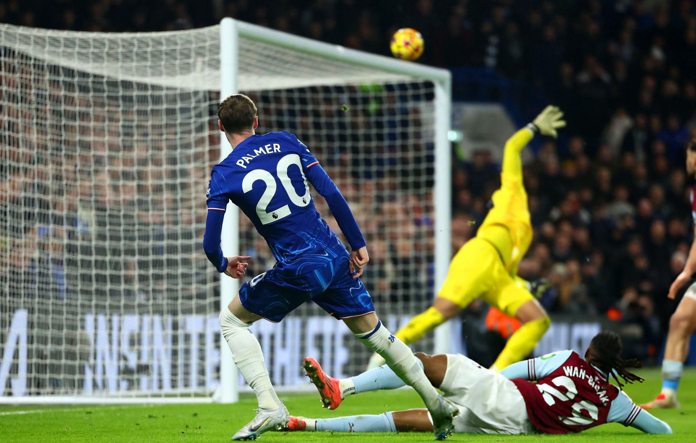 Palmer giúp đồng đội ngược dòng hạ West Ham