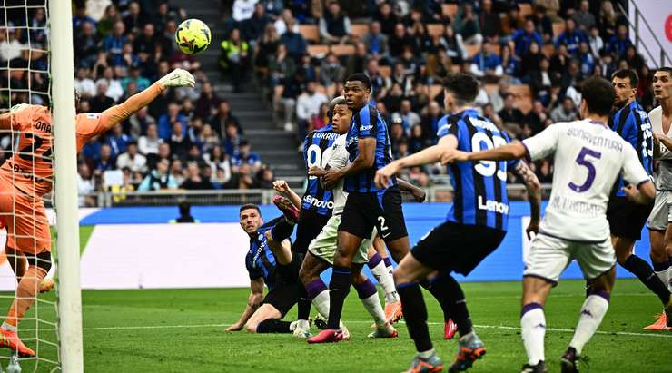 Tình huống Bonaventura đánh đầu ghi bàn cho Fio Tình huống Bonaventura đánh đầu ghi bàn cho Fio