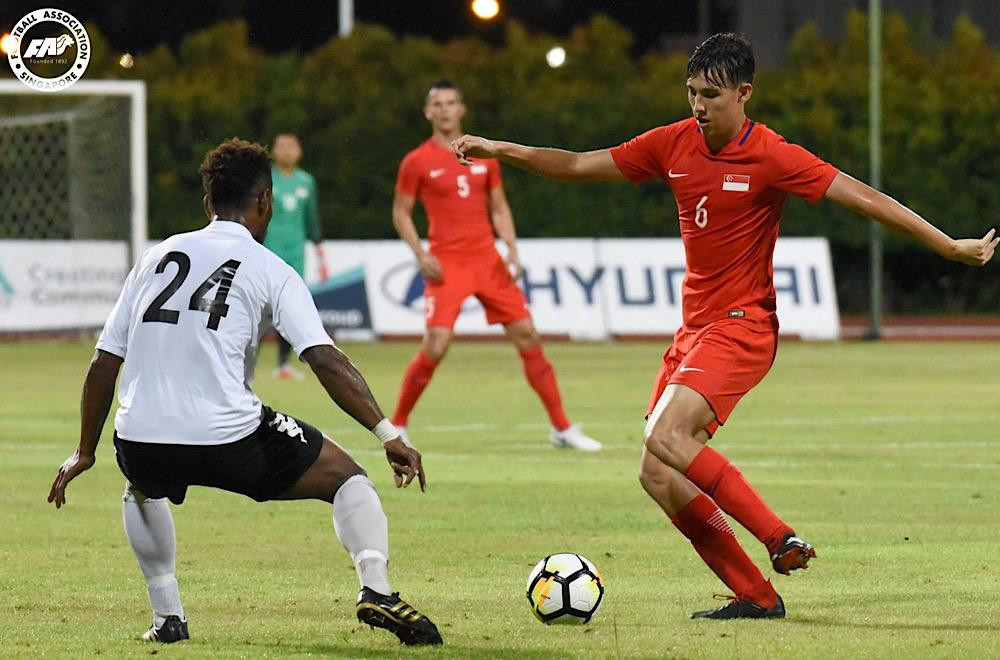 Jacob Mahler (phải) đang nghi nhiễm COVID-19 Jacob Mahler (phải) đang nghi nhiễm COVID-19