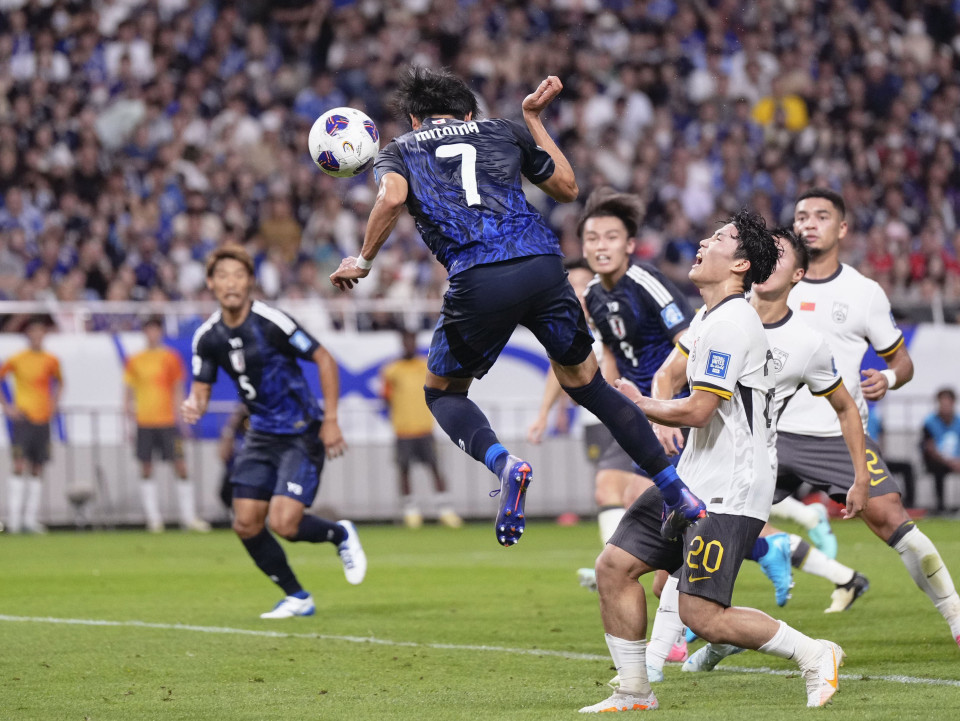 Tình huống Mitoma đánh đầu ghi bàn Tình huống Mitoma đánh đầu ghi bàn