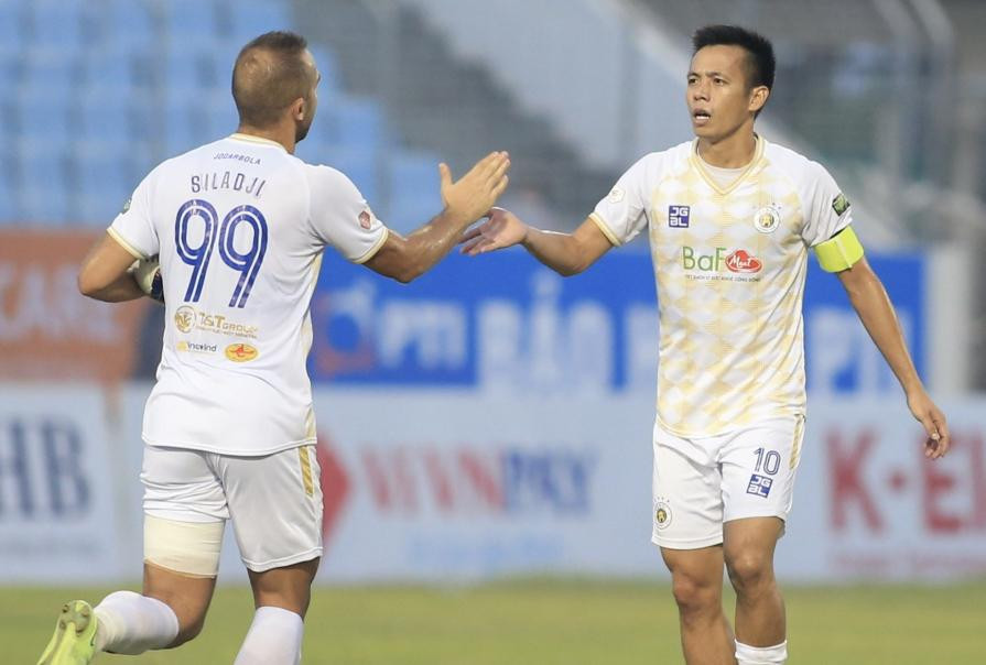 Văn Quyết đã dẫn dắt hàng công Hà Nội rất tốt ở hiệp 1