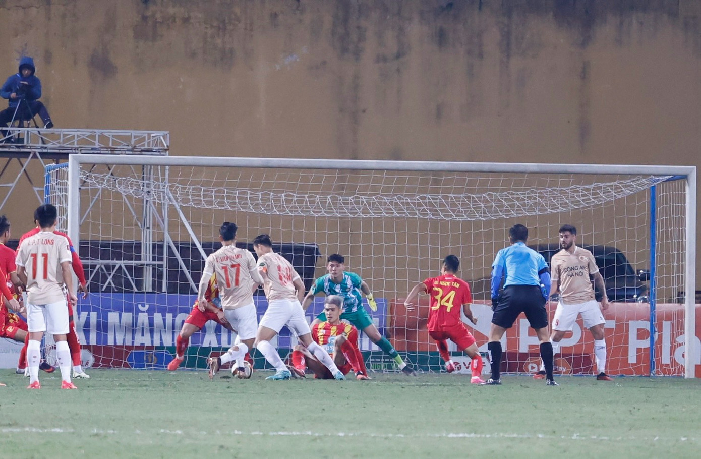  Thắng Thanh Hoá, CAHN trở lại cuộc đua vô địch V-League ảnh 14