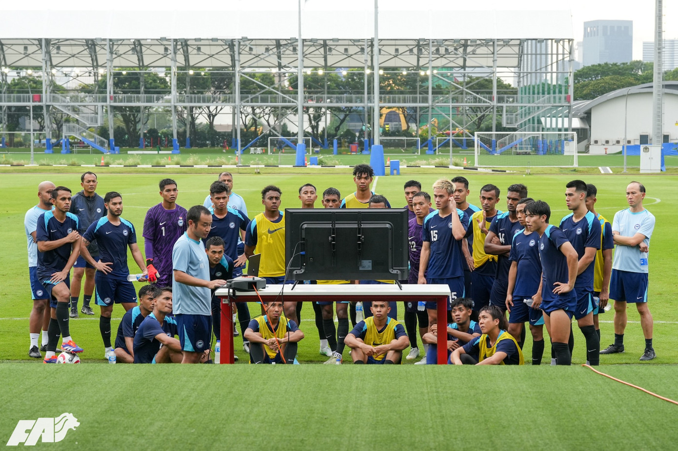 Tuyển Singapore tập trung phân tích các tình huống trước khi đá trận bán kết Tuyển Singapore tập trung phân tích các tình huống trước khi đá trận bán kết