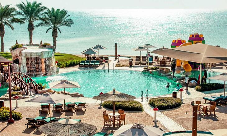 ĐT Saudi Arabia thì thuê hẳn một resort cạnh bờ biển