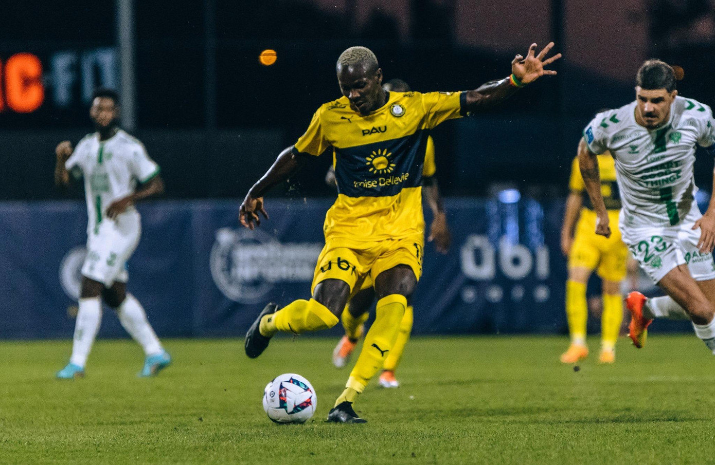 Yatarra là một trong số rất nhiều tân binh miễn phí của Pau FC