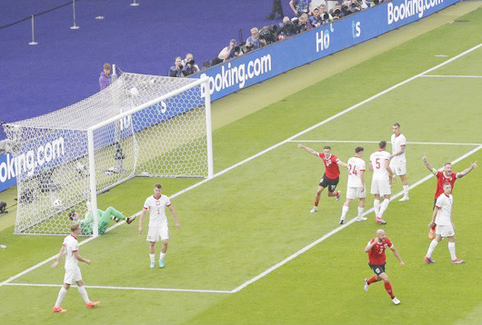 Ba Lan thua Áo 1-3 và sớm xách va ly về nước