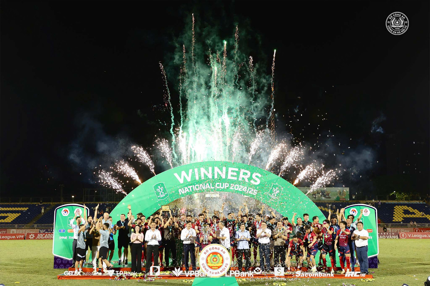 Mưa bàn thắng ở sân Vinh, CAHN đăng quang Cúp Quốc gia ảnh 21 Mưa bàn thắng ở sân Vinh, CAHN đăng quang Cúp Quốc gia ảnh 21
