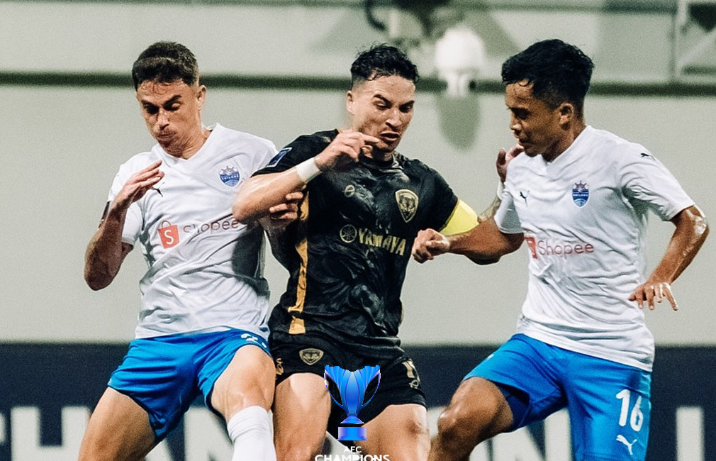 Muangthong thua Lion City tới 2-7