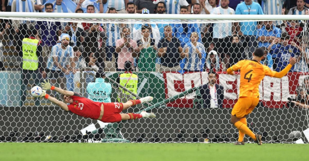 ĐT Hà Lan hoàn toàn có thể thực hiện ngược với thói quen sút luân lưu