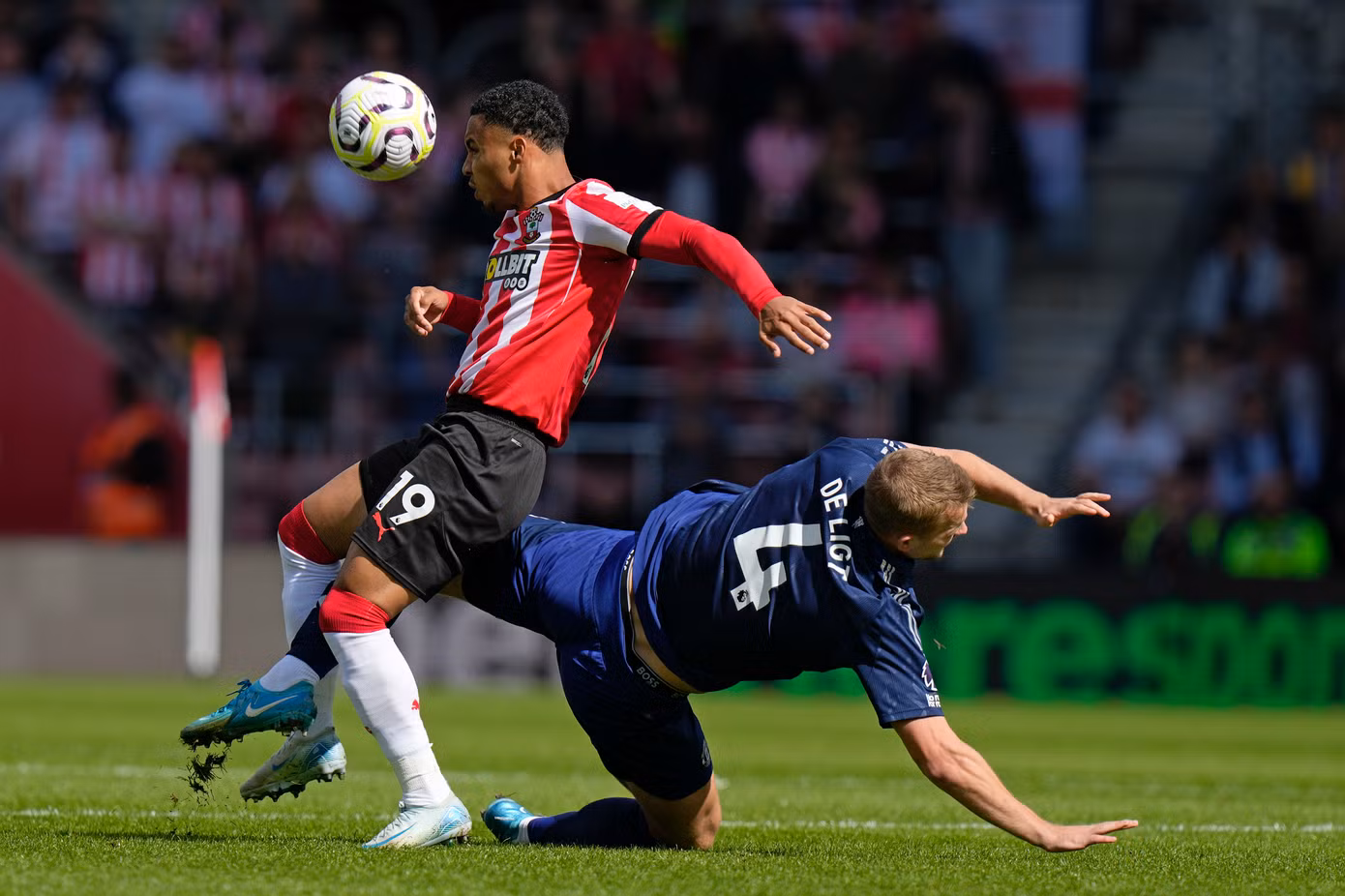 MU đánh bại Southampton 3-0 trên sân khách ảnh 20