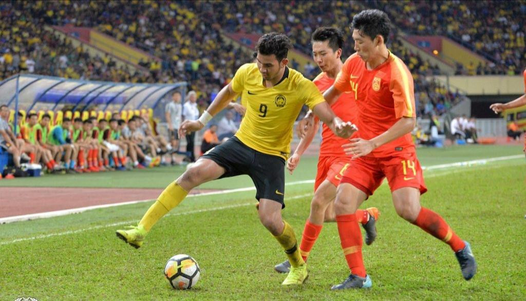 Razak cao gần 1m9, rất toàn năng nên sẽ là mối đe dọa với hàng thủ U23 Việt Nam Razak cao gần 1m9, rất toàn năng nên sẽ là mối đe dọa với hàng thủ U23 Việt Nam